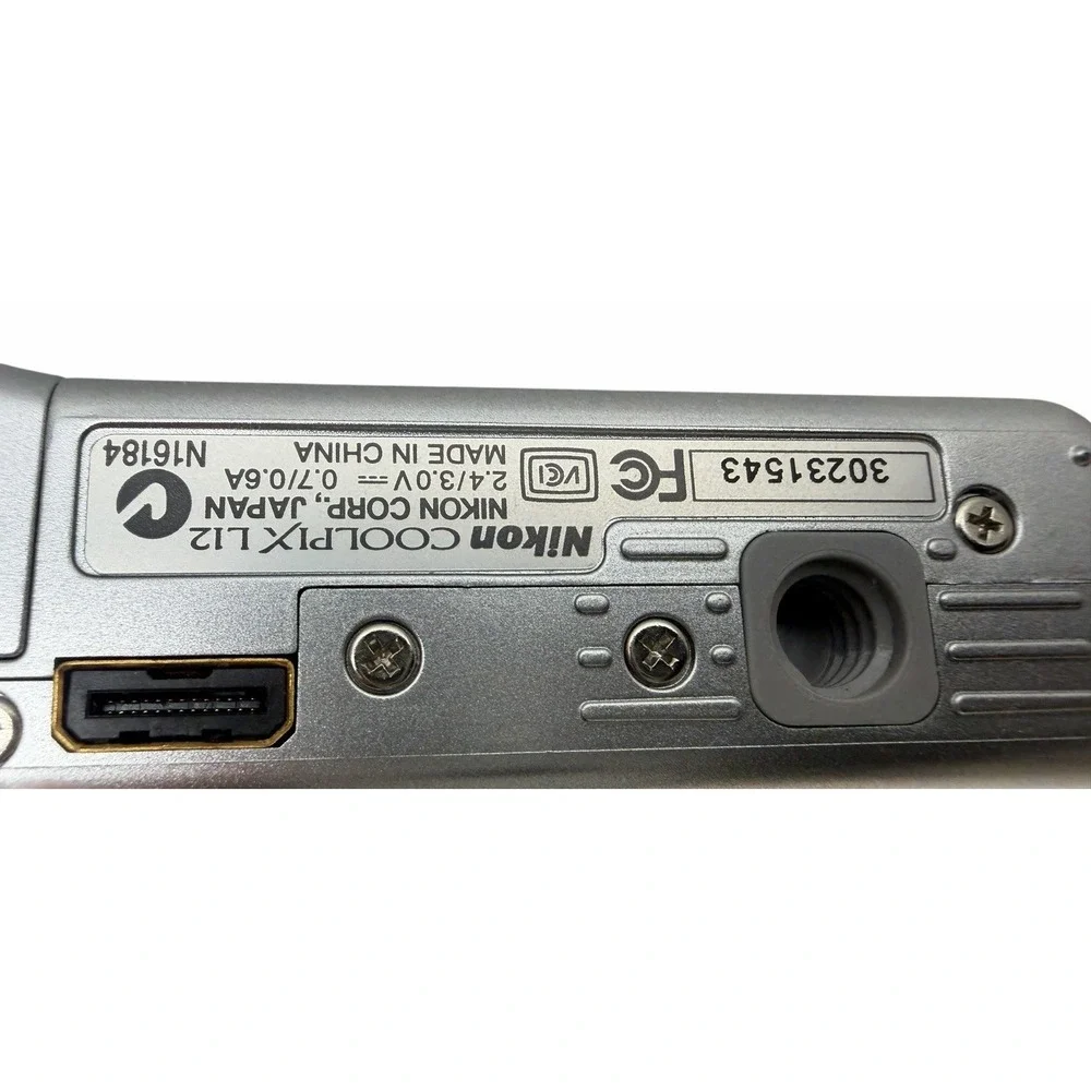 Nikon COOLPIX L12 7.1MP Digital Camera Silver Parts Repair Powers On Read